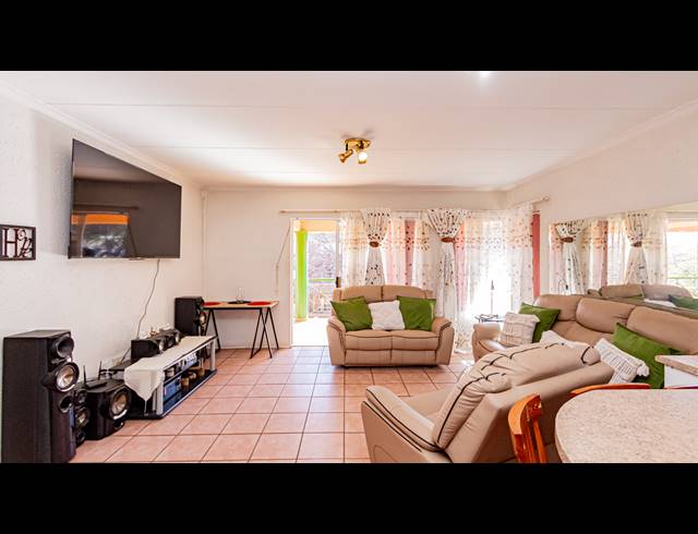 3 BEDROOM TOWNHOUSE FOR SALE IN ALBERTON NORTH